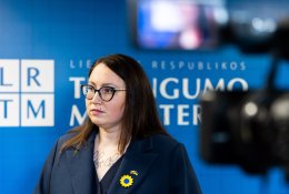 E. Dobrowolska: teismo sprendimas dėl vienalytės poros prašymo registruoti partnerystę – indikacija Seimui