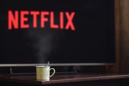 Pernai milijoną vartotojų praradusi „Netflix“ stojasi ant kojų: net tik augina prenumeratorių skaičių, bet ir ruošiasi aplenkti televiziją