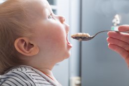 Kūdikių primaitinimas: kokie klausimus tėvus labiausiai neramina?