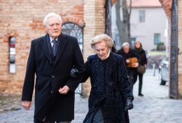 Medikai: A. Adamkienės būklė išlieka sunki, tačiau stabili
