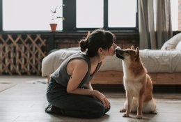 Veterinarijos gydytoja atsakė, kodėl nerekomenduojama bučiuoti augintinių
