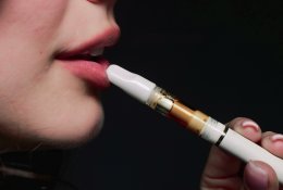 Cukrų ir saldiklius turinčios elektroninės cigaretės gali būti uždraustos