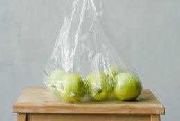 Naujoji Zelandija pirmoji iš pasaulio šalių visiškai uždraudžia plonus plastikinius maišelius