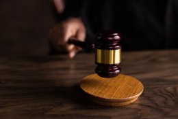 Teisėjai siūlo viešinti kaltinamųjų pavardes ir uždarose bylose