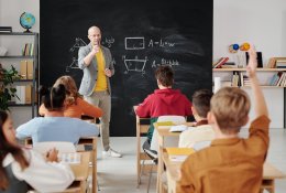 „Darbiečiai“ surado 245 mln. eurų mokytojų algoms: ministerijų miestelis gali palaukti