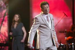 Maestro Stasio Povilaičio dainų reviu „Švieski man vėl“