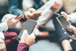 Po Naujųjų užgrius naujų išmaniųjų telefonų lavina