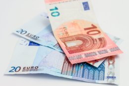 Uždirbantiems minimalią algą – papildomi 75 eurai „į rankas“