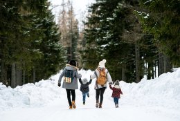 Prasmingas laikas su vaikais lauke: 10 įdomių veiklų paįvairinti savaitgaliui