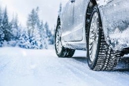 Vairavimo žiemą ypatumai: 5 patarimai, padėsiantys išvengti netikėtumų kelyje
