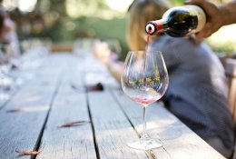 Siūlys Seimui atsisakyti alkoholio prekybos apribojimų sekmadienį
