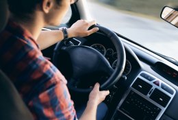 Siūlo sprendimą dėl piktybiškai baudų nemokančių vairuotojų: atsakytų automobilio savininkas