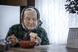 Močiutė Verutė kukliai primena: „Kantriai lauksiu tavo deklaracijos“