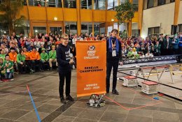 Lietuvos moksleivių robotikos komanda ir toliau stebina Europą – aplenkę 73 komandas lietuviai keliauja į pasaulio finalą JAV