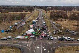 Lenkijos įmonės dėl sienos blokados praranda šimtus milijonų dolerių
