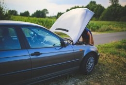 Automobilis dūsta, springsta, trūkčioja – kas sukelia šiuo simptomus ir kuo tai „gydyti“?