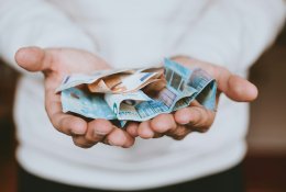 Siūlo supaprastinti paramos teikimo procedūrą: jos nebereikėtų tvirtinti pas notarą