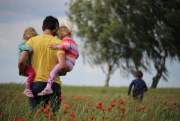 Siūloma plėsti „mamadienius“ ir „tėvadienius“: būtų suteikti šeimoms, auginančioms vaikus iki 16 metų