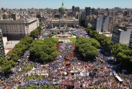 Argentinoje – visuotinis streikas prieš griežtą taupymo kursą