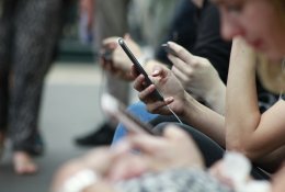 Pataria, kaip apsaugoti duomenis telefone: sukčiai informaciją gali pasiekti net per įkroviklį
