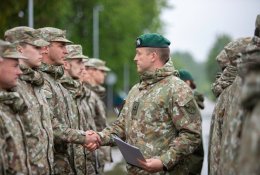 Seimas pritarė karinės prievolės reformai: jaunuolius šauks iš karto po mokyklos