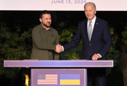J. Bidenas ir V. Zelenskis pasirašė istorinį 10 metų saugumo susitarimą