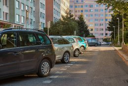 Keturios vairuotojų klaidos daugiabučių kiemuose: dėl vienos gali net prarasti teisę vairuoti