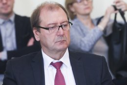 Skęstanti Darbo partija žvalgosi į praeitį: vėl grįžta V. Uspaskich