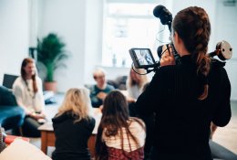 Siūlo stiprinti žurnalistų apsaugą: už jų įžeidinėjimą grėstų baudos iki 300 eurų