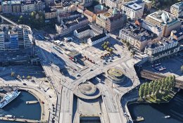 Stokholme atidarytas plaukiojantysis autobusų terminalas