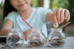 Pirmoko piniginė – kaip išmokyti vaiką atsakingo elgesio su pinigais?