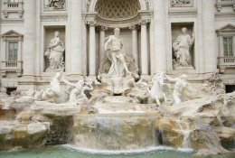 Roma svarsto apmokestinti turistų pamėgtą Trevi fontaną