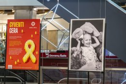 „Mamų unija“ pristatė fotografijų parodą „Gyventi gera“: nuotraukose – vėžiu sergančių vaikų emocijos