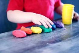 Siūlymas beveik dvigubai padidinti vaikų išlaikymo išmoką sulaukė parlamentarų pritarimo