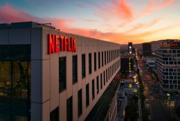 Apskaitos klastojimu įtariamos „Netflix“ biuruose atliktos kratos