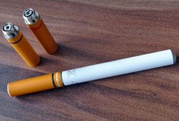 Elektronines cigaretes rūkančiam jaunimui gresia baudos ir prevencinės programos