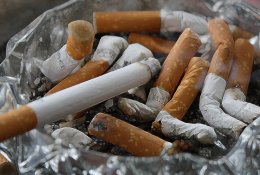 Seimas linkęs griežtinti atsakomybę už elektroninių cigarečių pardavimą nepilnamečiams