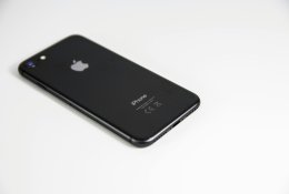 „Iphone“ praranda populiarumą Kinijoje: mieliau renkasi vietinių gamintojų telefonus