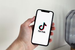 D. Trumpas nori, kad 50 proc. platformos „TikTok“ priklausytų JAV