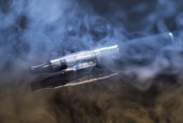 Prancūzija uždraudžia vienkartines elektronines cigaretes