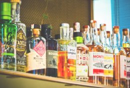 PSO siūlo ženklinti alkoholį perspėjimais apie keliamą vėžio riziką