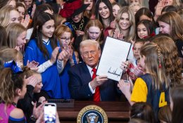 D. Trumpas: derybose dėl Ukrainos visos kortos yra Rusijos rankose