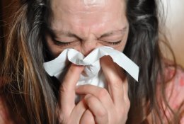 Serga, bet eina į darbą: kodėl tai pavojinga ir kaip save apsaugoti?