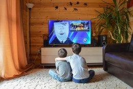 Vaikų priklausomybė nuo ekranų: signalai, kurių tėvai dažnai nepastebi