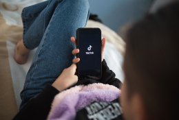 Iki 15 metų – jokių socialinių tinklų: ES bręsta iniciatyva vaikams uždrausti naudotis „TikTok“ ir „Instagram“