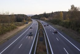Nuo liepos įsigalios svarbus pakeitimas: dalis vairuotojų nebegalės naudotis savo automobiliais