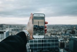 Kelionėse naudojatės viešu „Wi-Fi“ ir įkrovimo stotelėmis? Ekspertas įspėja dėl grėsmių