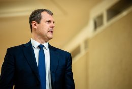 Skandaluose skęstančio G. Palucko populiarumas smigo žemyn, iš reitingų viršūnės krito ir LSDP