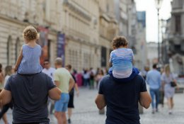 Nerimauja ne tik verslas: ar JAV tarifai paveiks gyventojų užmokestį ir pragyvenimo išlaidas?