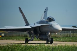NATO įspėjo Rusiją: eskalacinio pobūdžio oro erdvės pažeidimai privalo liautis